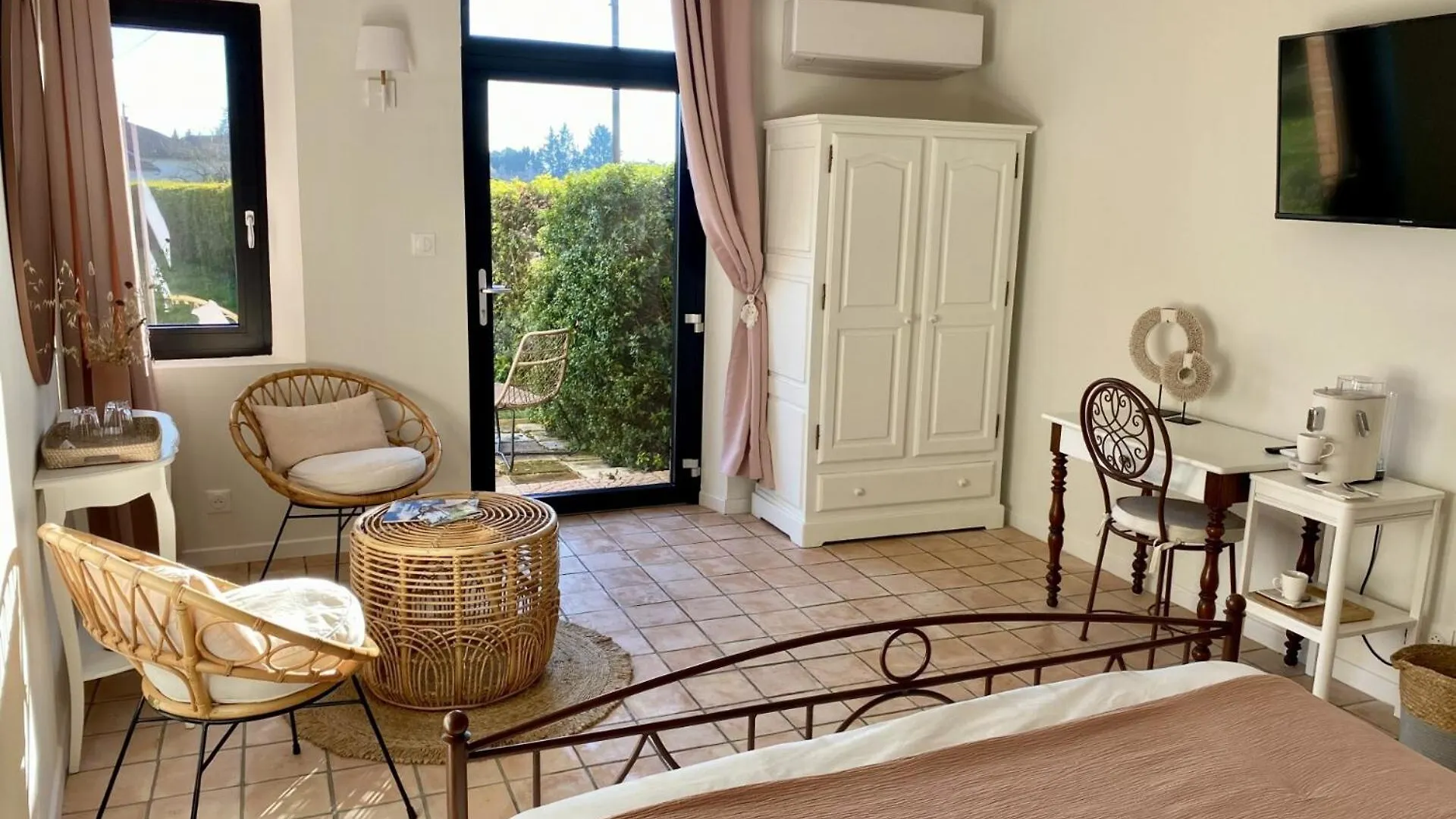 Aux Coteaux D'Aussac Hotel L'Honor-de-Cos 0*,